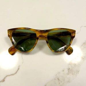 **SOLD** Wayfarer style Oliver Peoples sunglasses